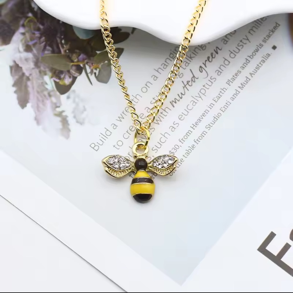 Gold Bee Pendant Necklace – Cute & Chic - Picture 3 of 7